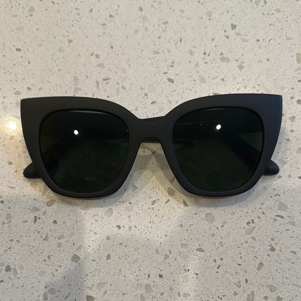 Toms Black Cat-Eye Sunglasses Fashion-Forward Accessories